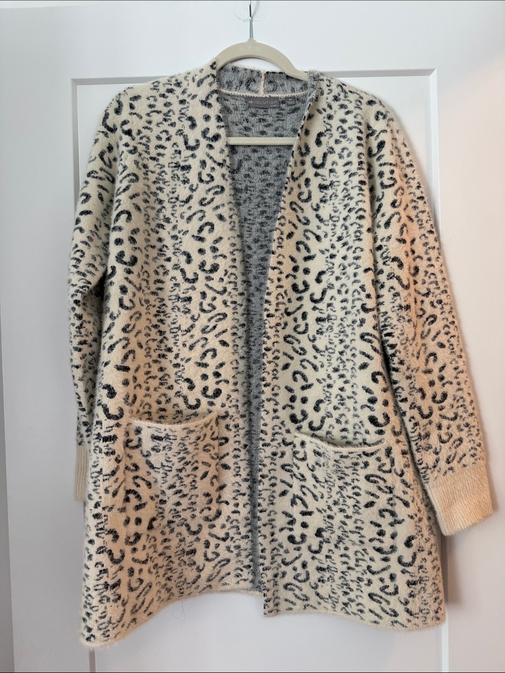 Cozy Open-Front Cream Leopard Cardigan with Pockets